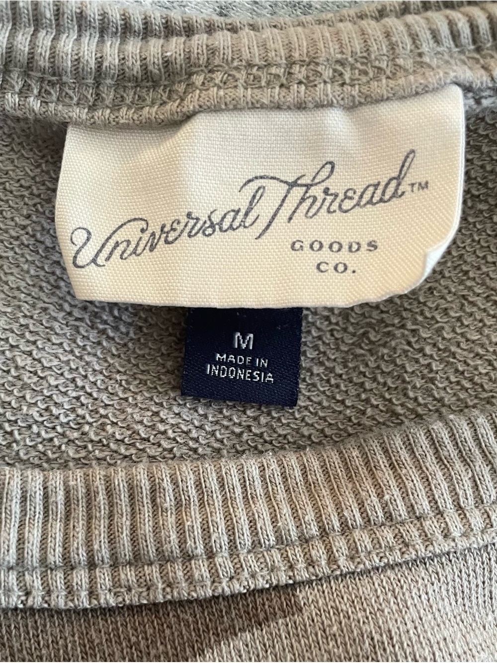 Universal Thread Women’s Camo Crewneck Sweatshirt - Taupe & Olive - M - Picture 3 of 4